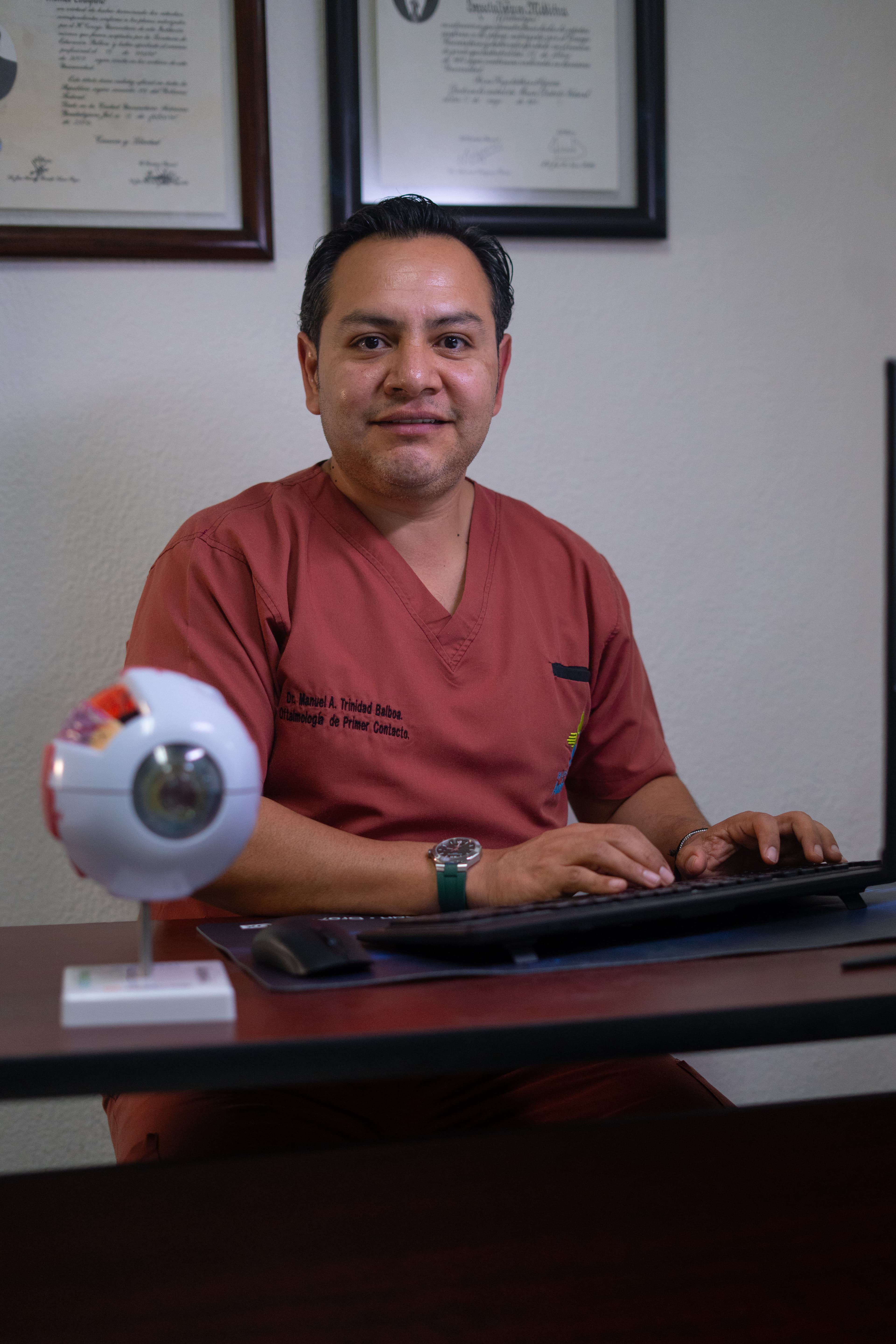 Dr. Manuel Alejandro Trinidad Balboa - Oftalmología Avanzada